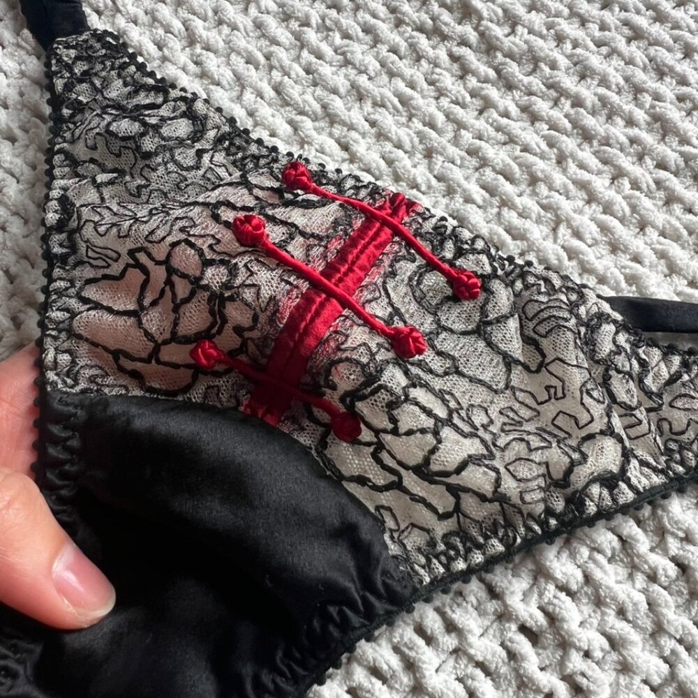Pillowbook brand Empress Noir thong
